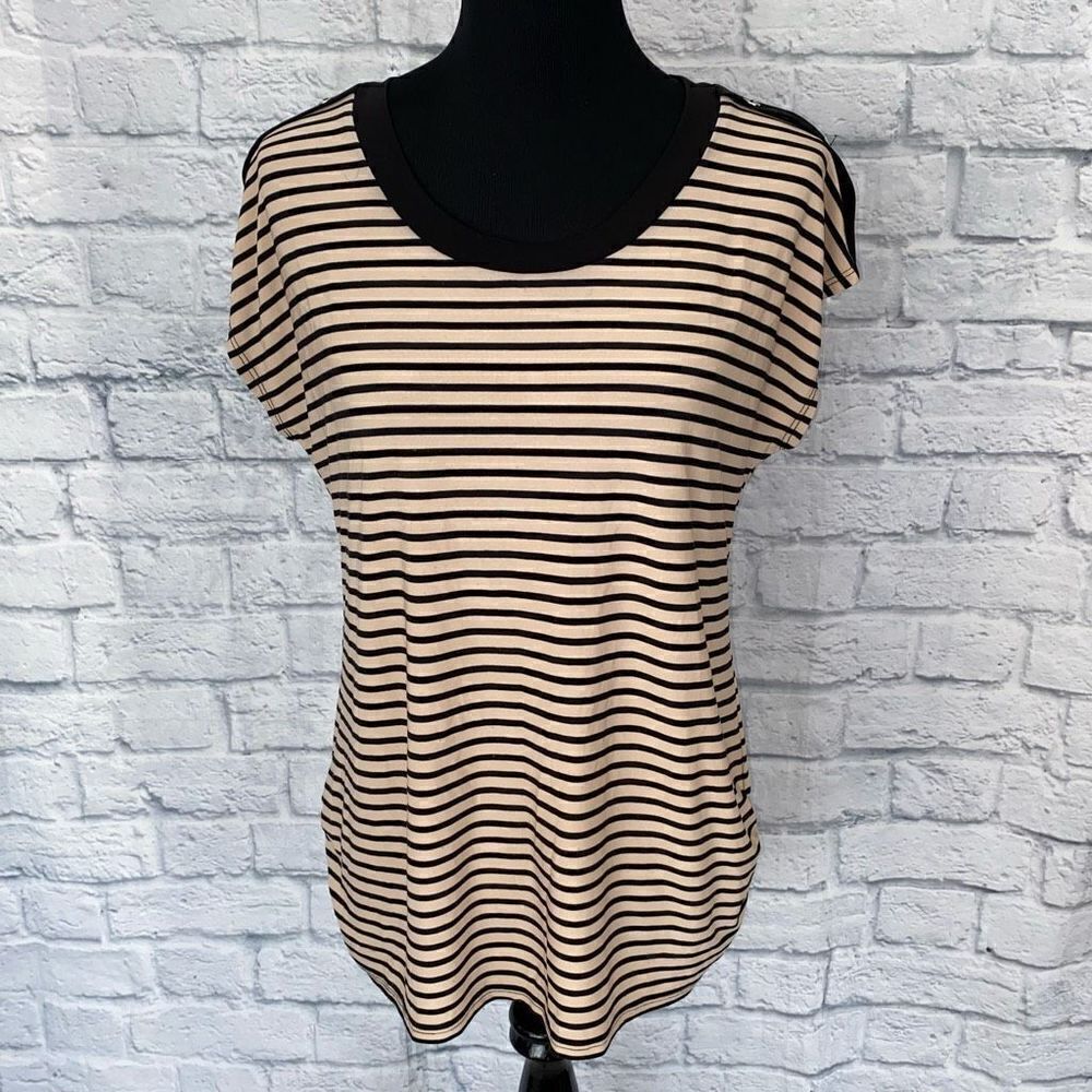 Belah & Codey women M scoopneck stripe top w/decorative shoulder buttons